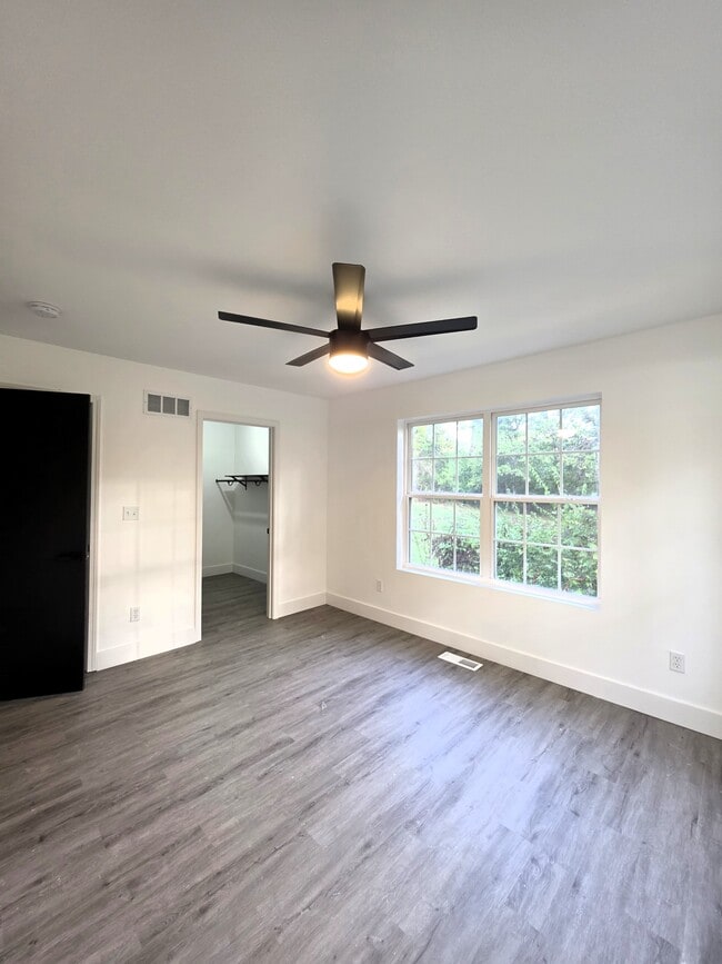 Building Photo - 12 New Sugar Creek Rd