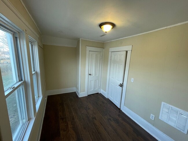 Building Photo - SECTION 8 and EDEN Accepted!! Stunning 4-Bed, 2-Bath Renovation in Lorain!!