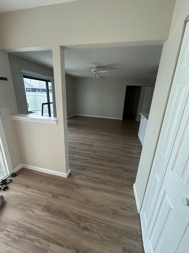 Building Photo - 4015 Cinnamon Cir
