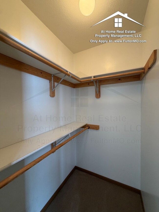 Building Photo - Gates Boulevard 2629–2631 Duplex