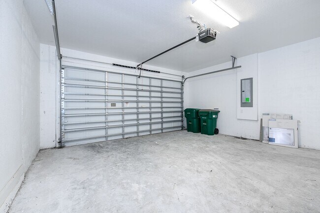 Building Photo - 3304 Glencove St