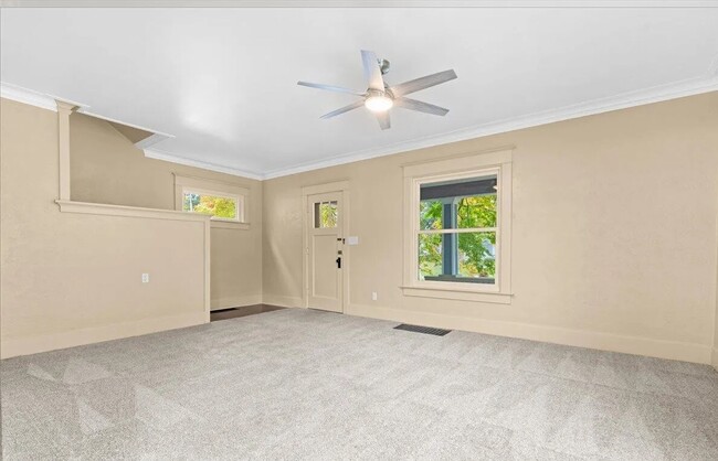 Building Photo - 754 Princeton Ave