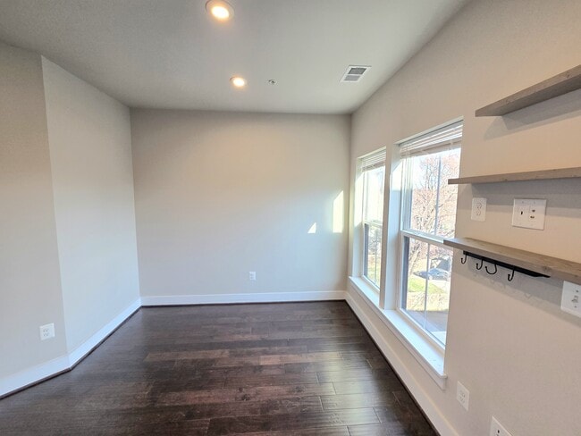 Building Photo - 820 Fern Pl NW