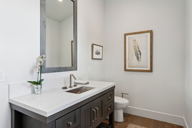 Building Photo - 3450 Ridgeway Dr