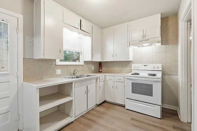 Building Photo - 2918 Tarpey Ave