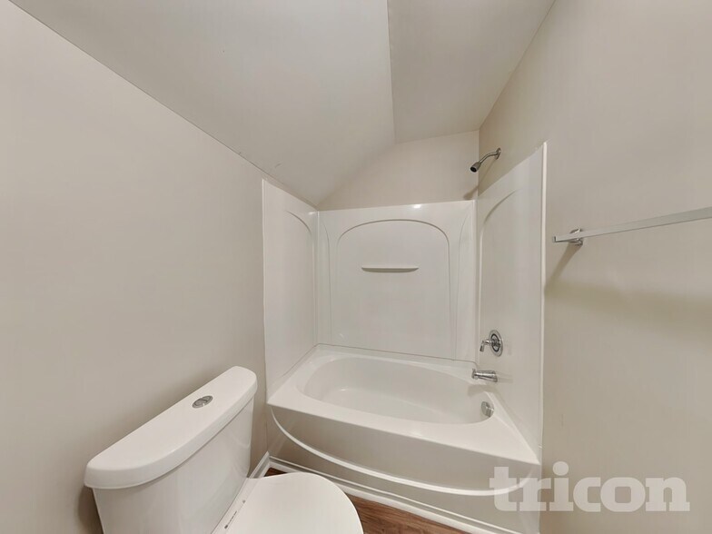 Building Photo - 557 McCarthy Dr