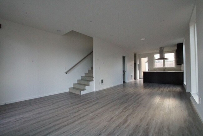 Building Photo - Beautiful 2bd/2.5ba North Portland Townhom...