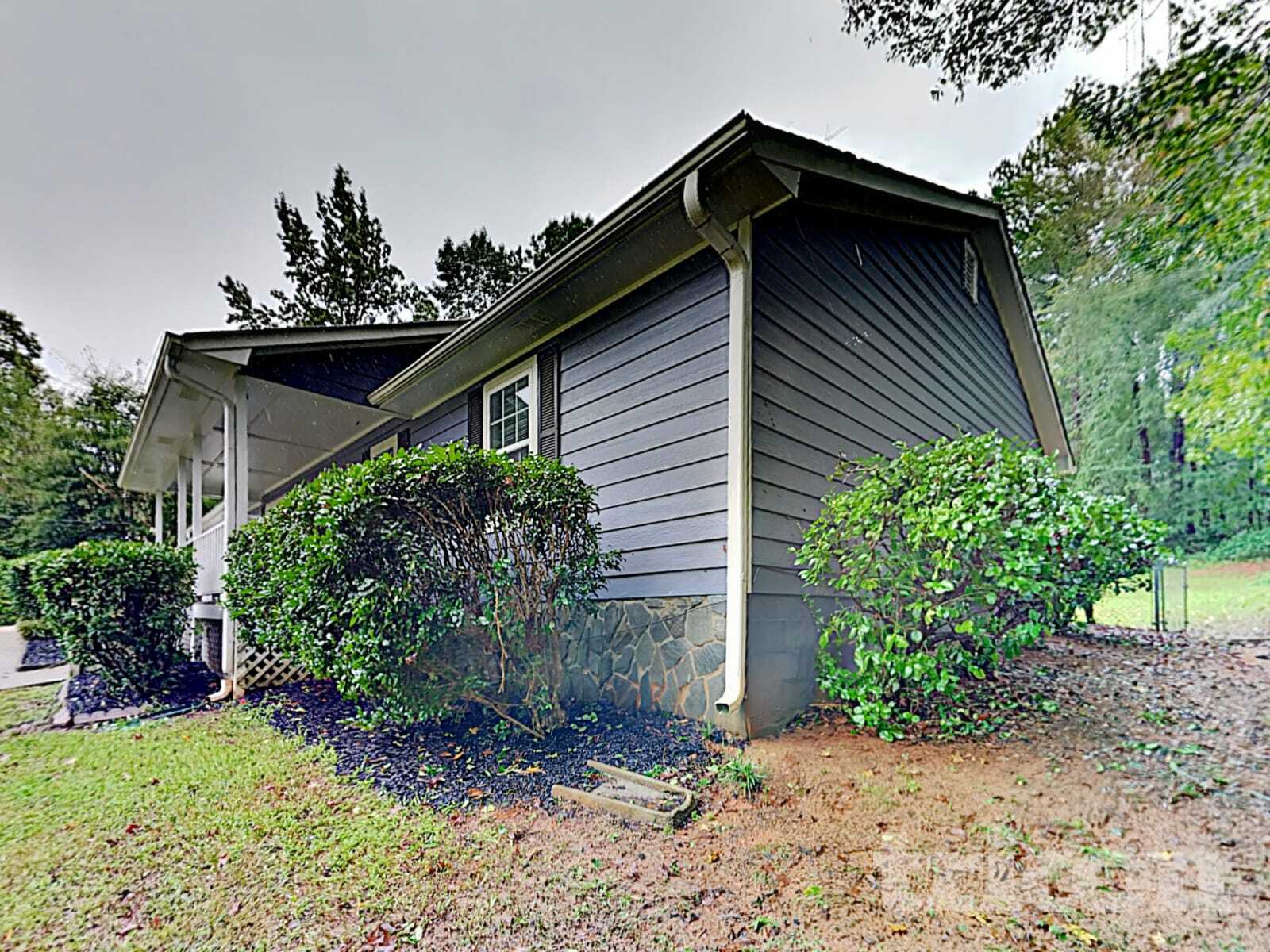 Building Photo - 211 Robin Ln