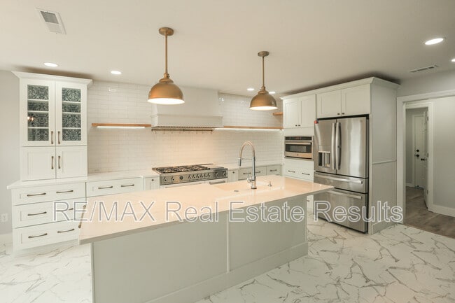 Building Photo - 57 Taylor Dr