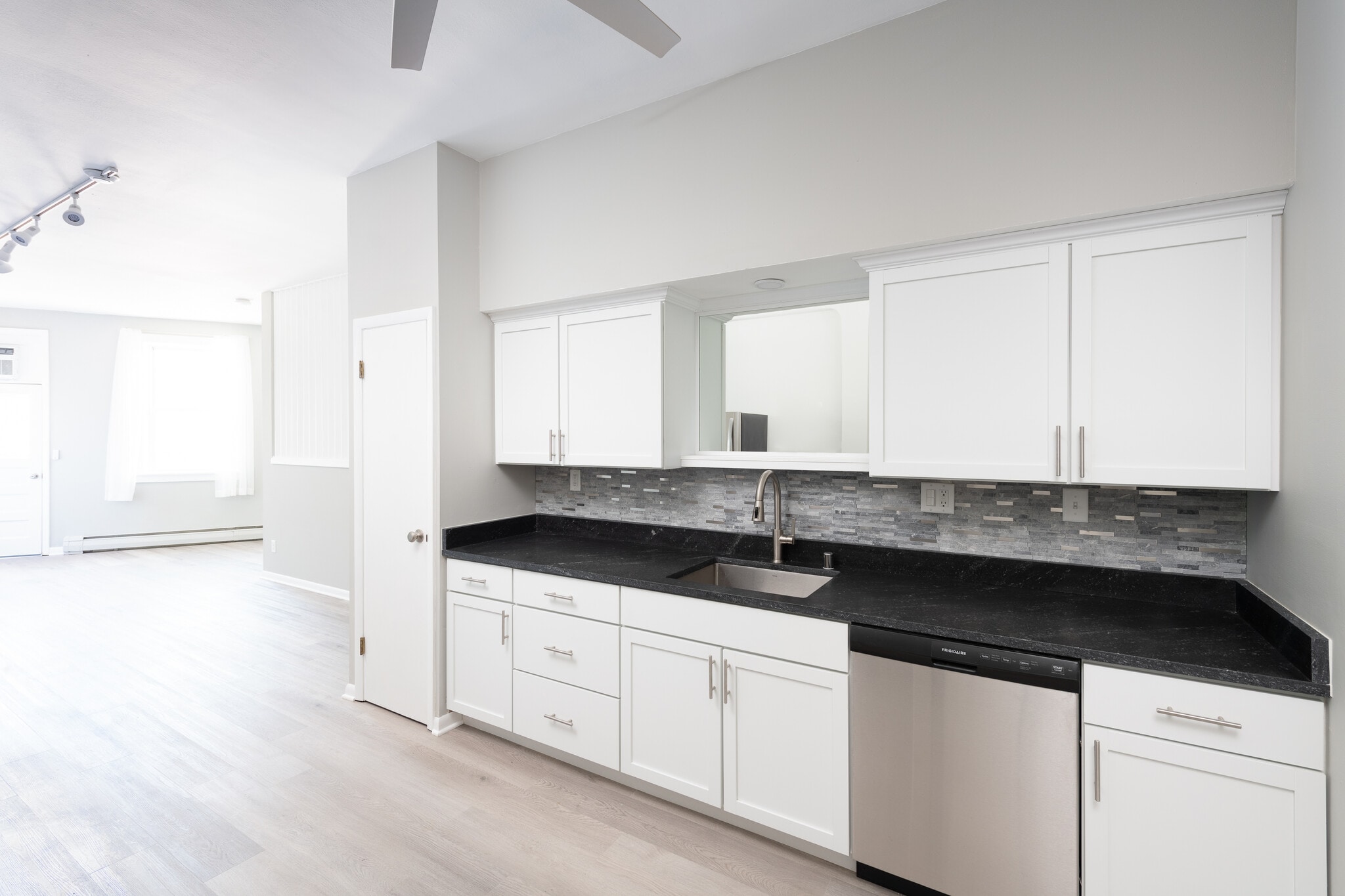 Building Photo - 2266 S Kinnickinnic Ave