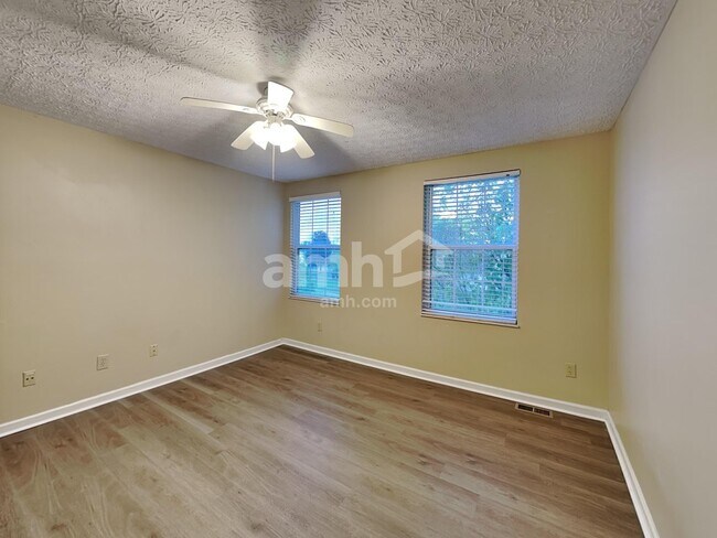 Building Photo - 7366 Murrayfield Dr