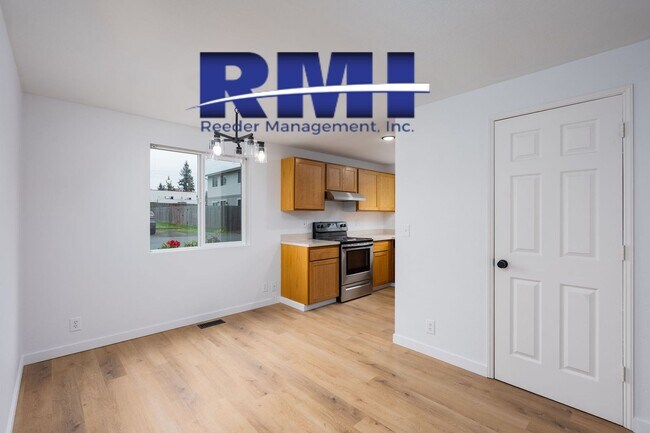 Building Photo - Charming 3 Bedroom 1.5 bathroom home awaits!