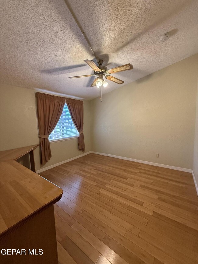 Building Photo - 10449 Chinaberry Dr