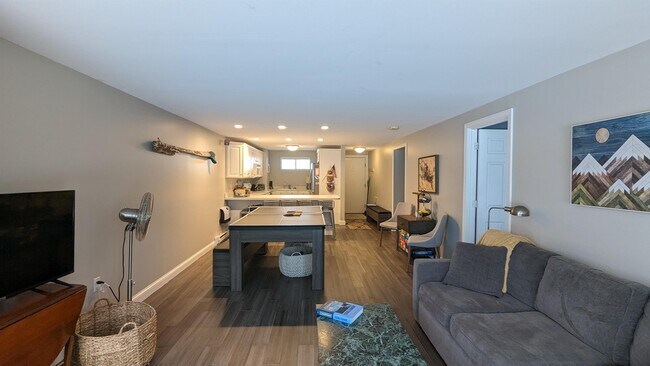 Building Photo - 23 Pleasant St