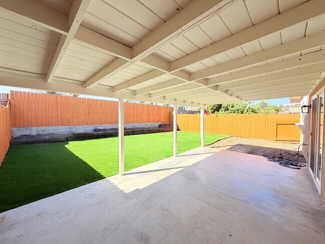 Building Photo - 879 Arcadia Ave