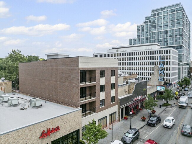 Building Photo - 1036 Lake St