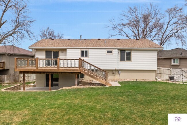 Building Photo - AVAILABLE NOW!