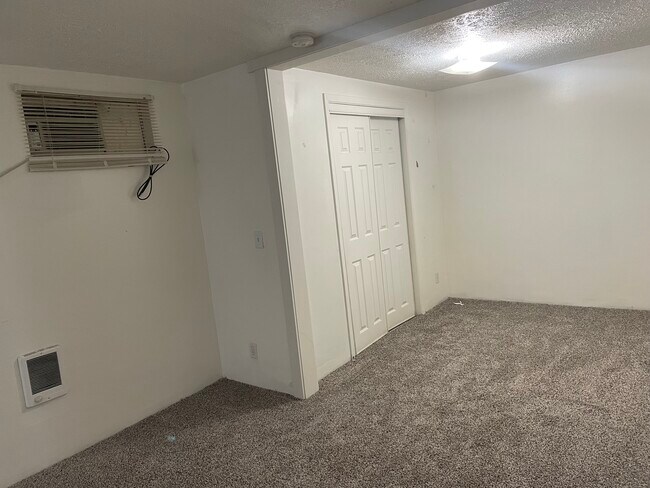 Building Photo - Blondo Street