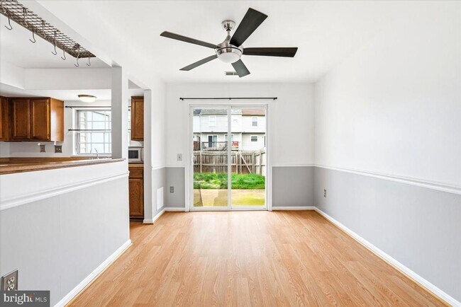 Building Photo - 5735 Sunset View Ln