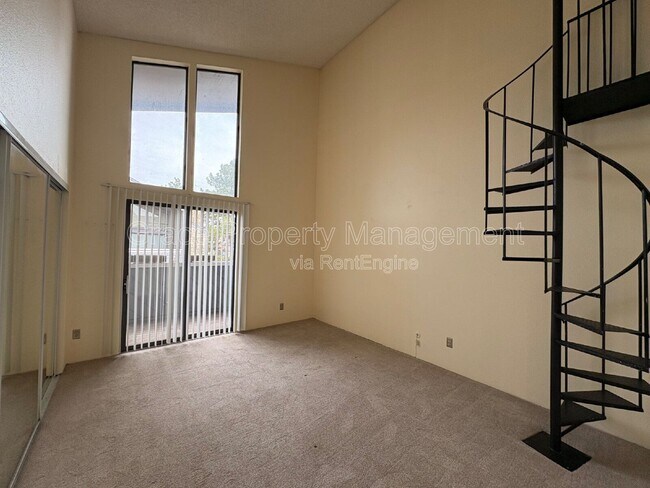 Building Photo - 9817 E Peakview Ave