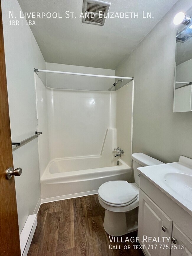 Building Photo - 35 N Liverpool St