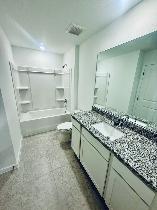 Building Photo - 3 Bed, 2.5 Bath, Corner Unit Townhome