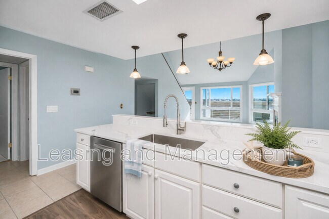Building Photo - 242 Little Oak Island Dr