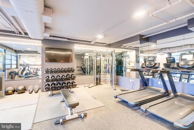 Building Photo - 1300 4th St SE