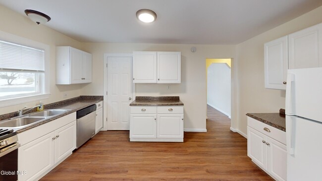 Building Photo - 18 Whitney Rd