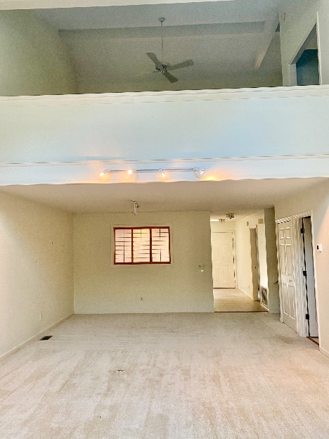 Building Photo - 3 bedroom 3 bathroom Condo in The Oaks