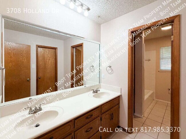 Building Photo - 3708 Holland Dr