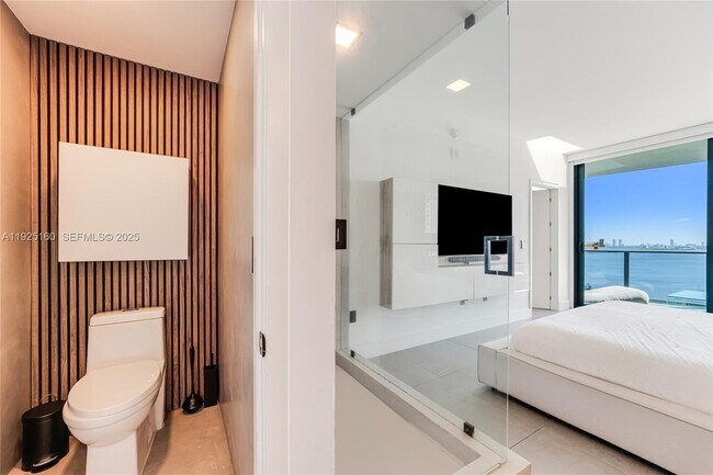 Building Photo - 460 NE 28th St