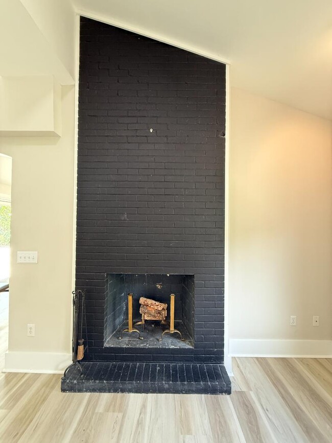 Building Photo - 5432 Grove Ave