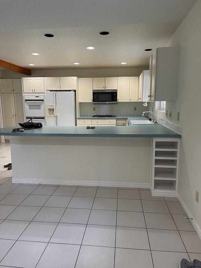 Building Photo - COMING SOON! Large Beautiful 4 Bedroom, 4 Bathroom House!!