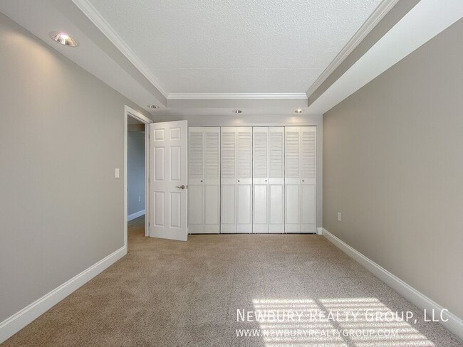 Building Photo - 530 N Main St