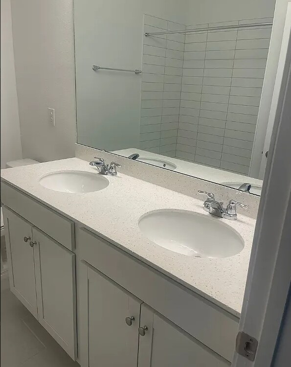 Building Photo - 563 Cherry Elm Dr