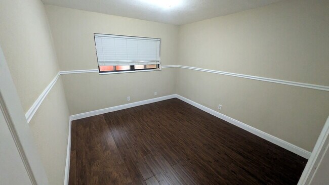 Building Photo - 3017 Riverside Dr