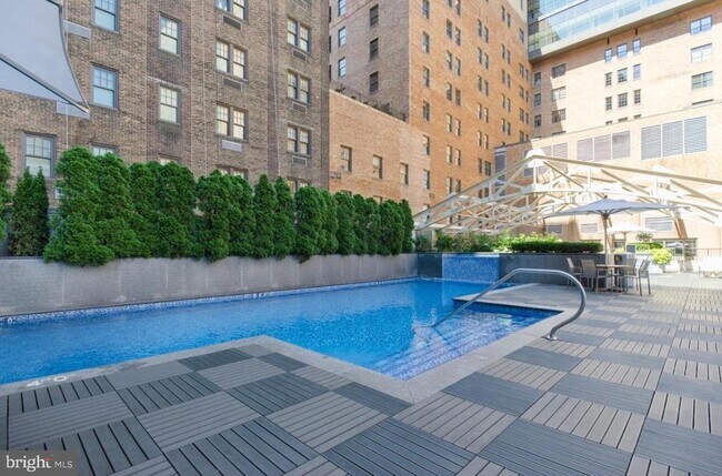 Building Photo - 219 S 18th St