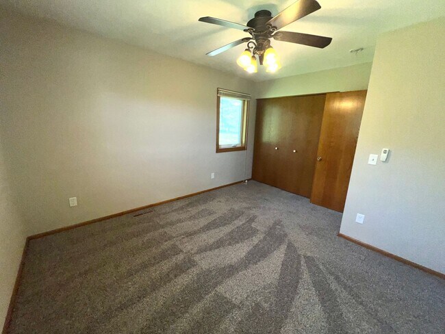 Building Photo - Spacious 3-bed, 2-bath Single Family Home!