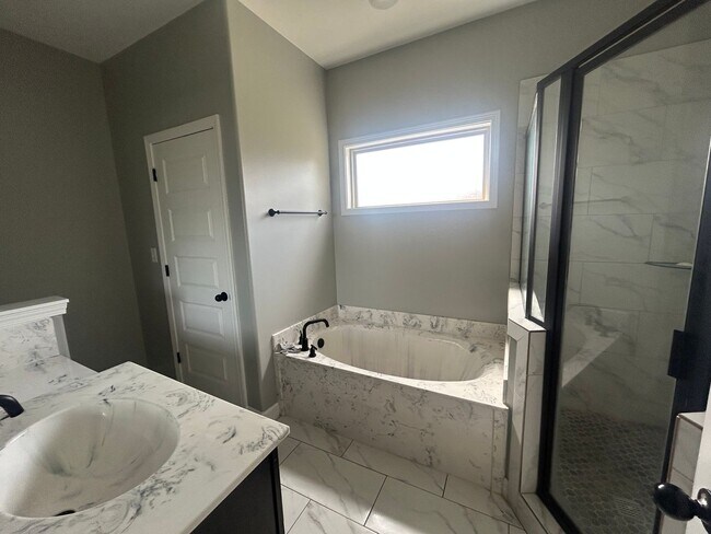 Building Photo - 401 Park St