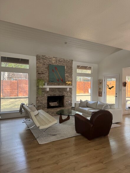 Building Photo - 3808 Oak Creek Dr