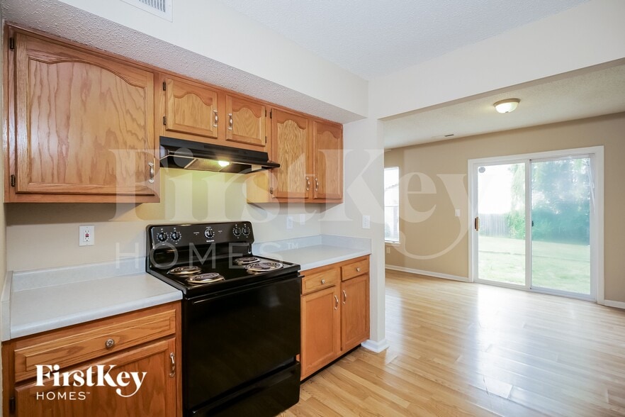 Building Photo - 220 Woodstream Ct