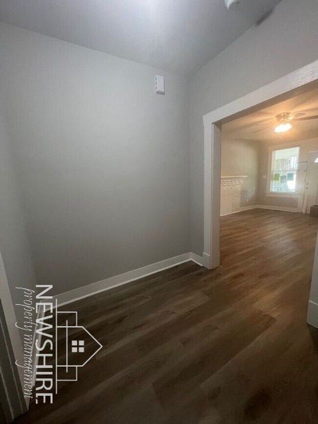 Building Photo - 318 Alexander Ave