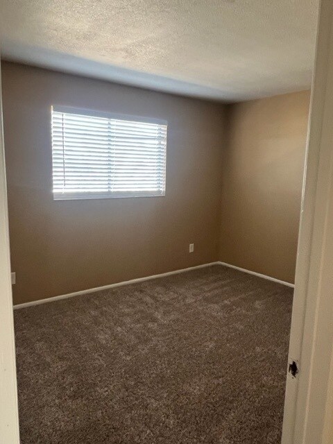 Building Photo - 1440 E Knoll Cir