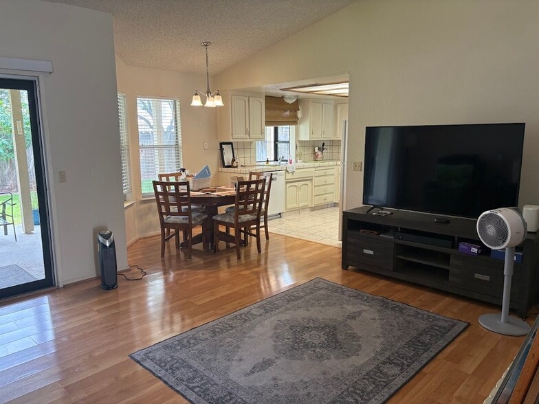 Building Photo - 4062 Glendale Ct