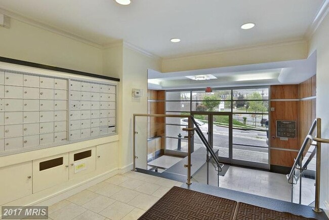 Building Photo - 1730 Arlington Blvd