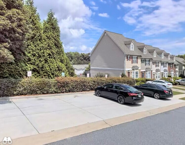 Building Photo - Room in Townhome on Derby Ct