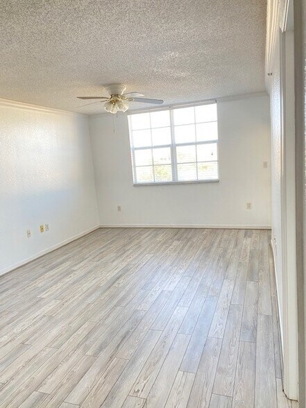 Building Photo - 1801 N Flagler Dr