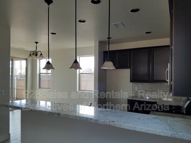Building Photo - 2595 W Pollo Cir
