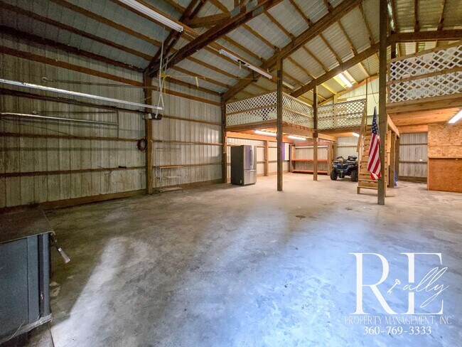 Building Photo - Spacious Port Orchard Home with Acreage, H...